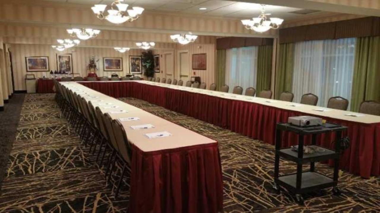 Holiday Inn Express Hotel & Suites Youngstown North-Warren/Niles By Ihg Εξωτερικό φωτογραφία