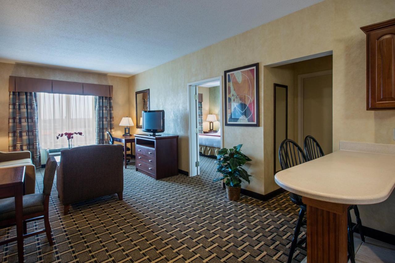 Holiday Inn Express Hotel & Suites Youngstown North-Warren/Niles By Ihg Εξωτερικό φωτογραφία