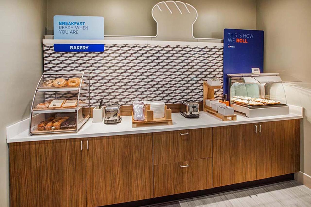 Holiday Inn Express Hotel & Suites Youngstown North-Warren/Niles By Ihg Εξωτερικό φωτογραφία